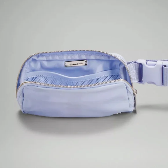 lululemon everywhere belt bag 🤍 - Picture 6 of 6